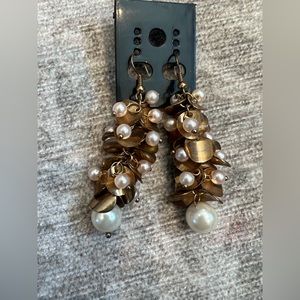 💥3 for $15💥 NWOT pearl and gold colors earrings